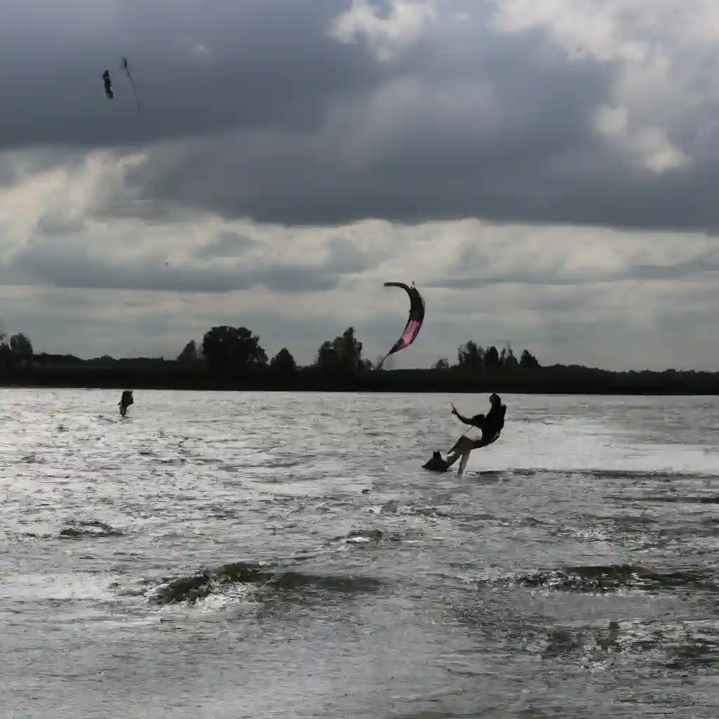 Kite surfing in Oolderplas