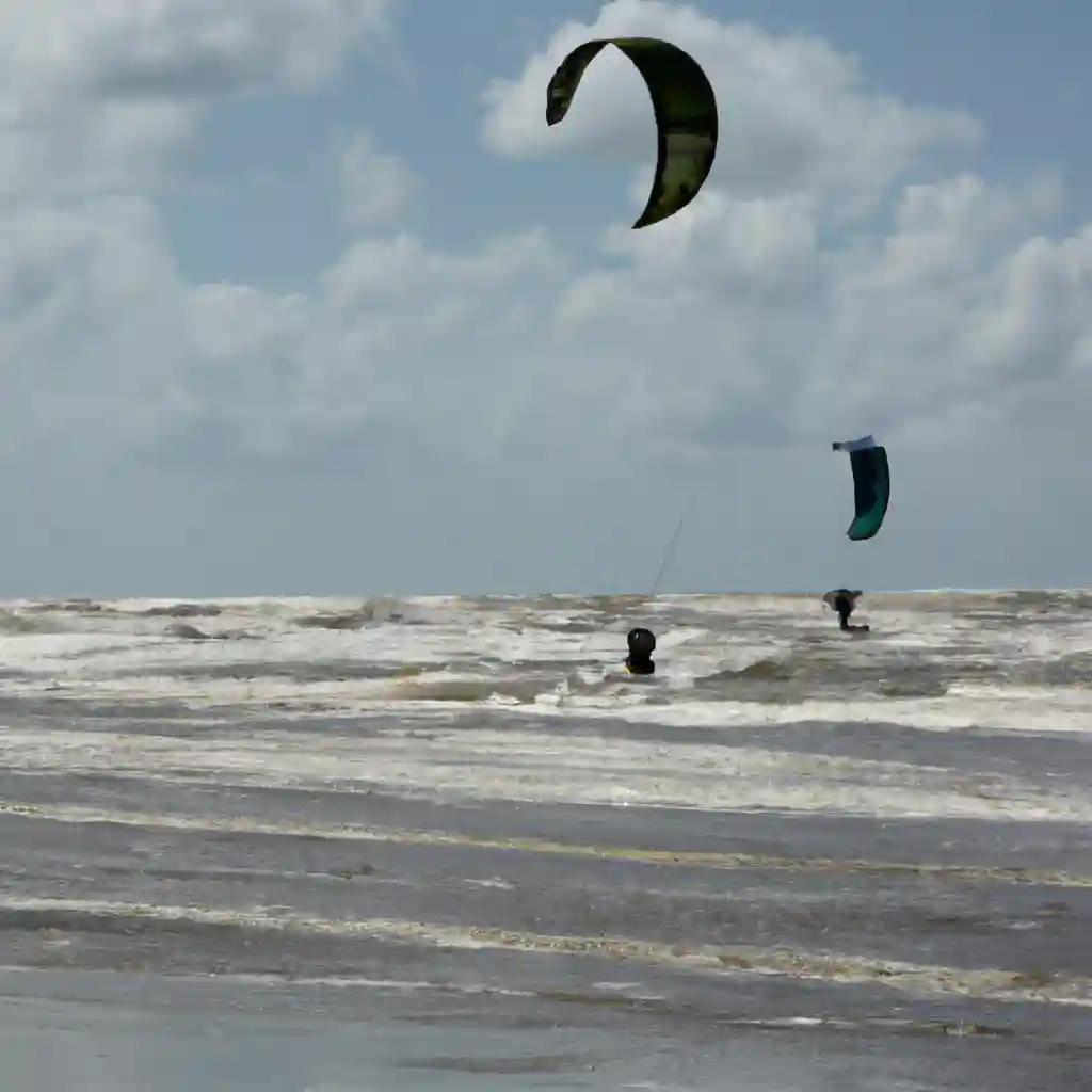 Kite surfing in De Kooy