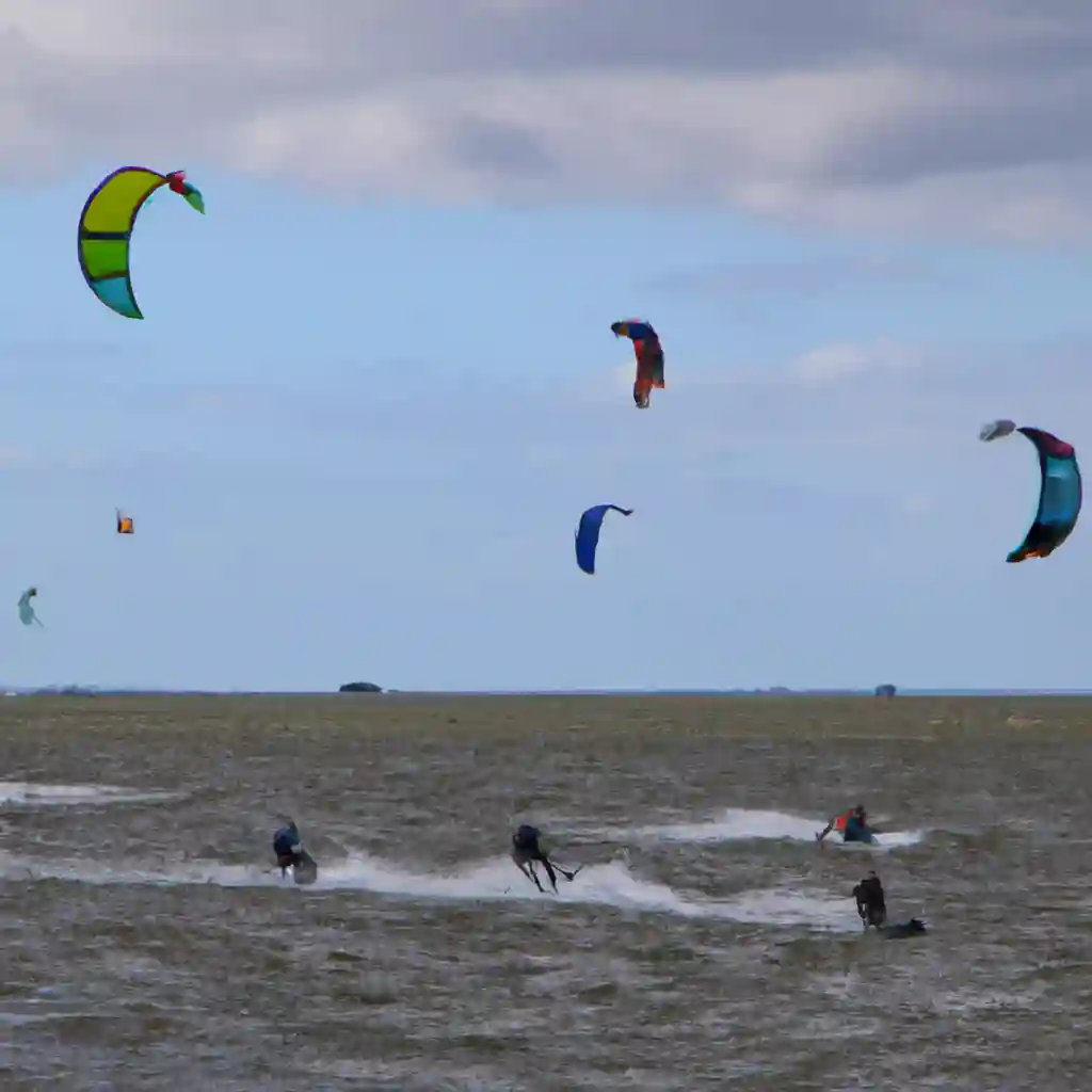 Kite surfing in Edam