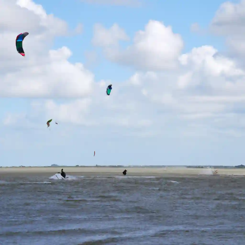 Kite surfing in Muiderberg